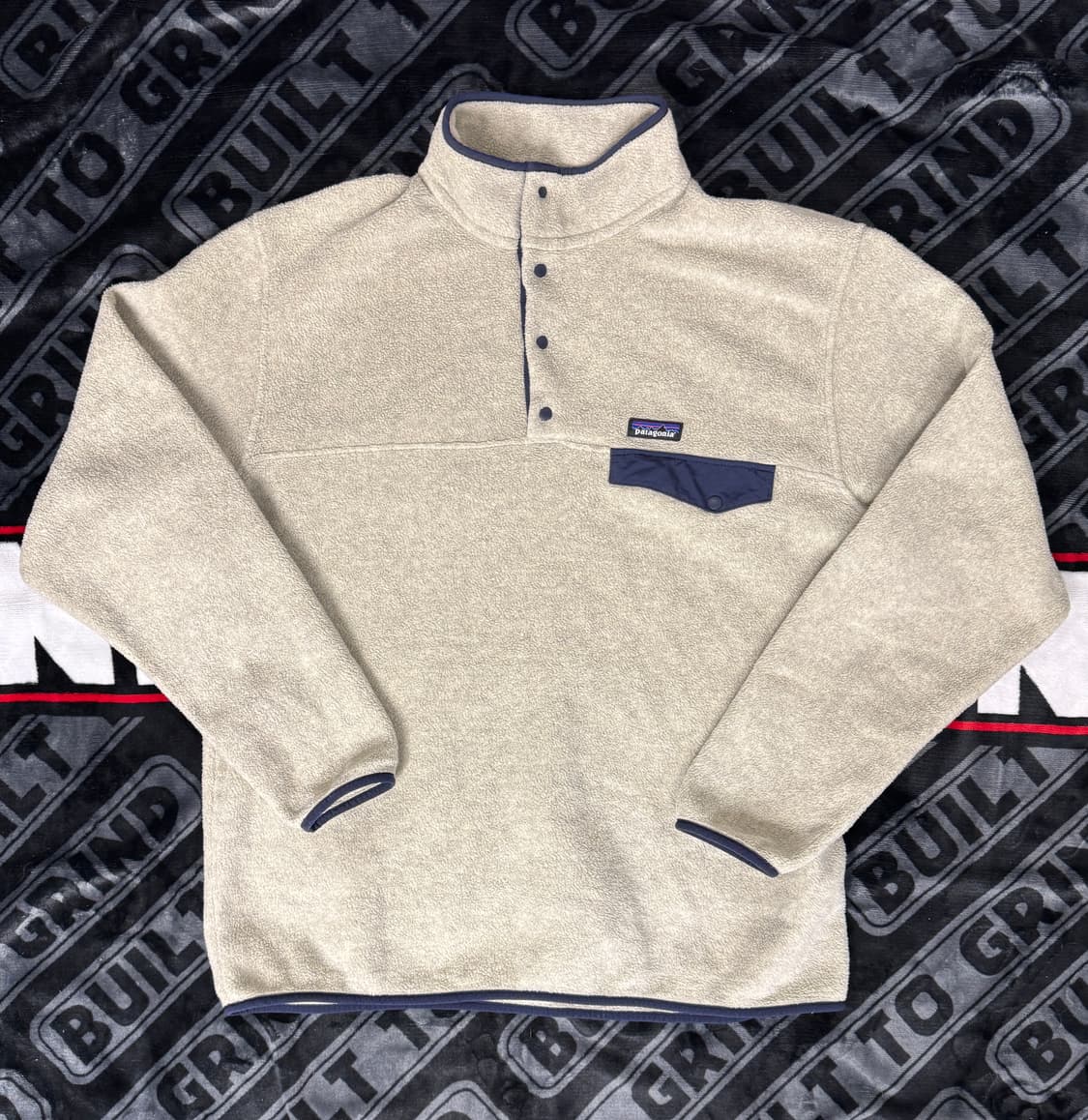 파타고니아 신칠라 스냅 티 풀 오버 헤더 그레이 앤 네이비 상품이미지1