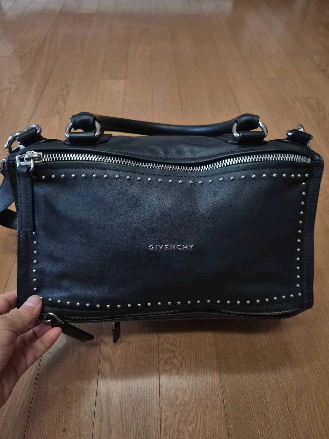 (정품) 지방시 판도라 스터드 크로스백 미듐 (명품 여자 가방 숄더백) 상품이미지2