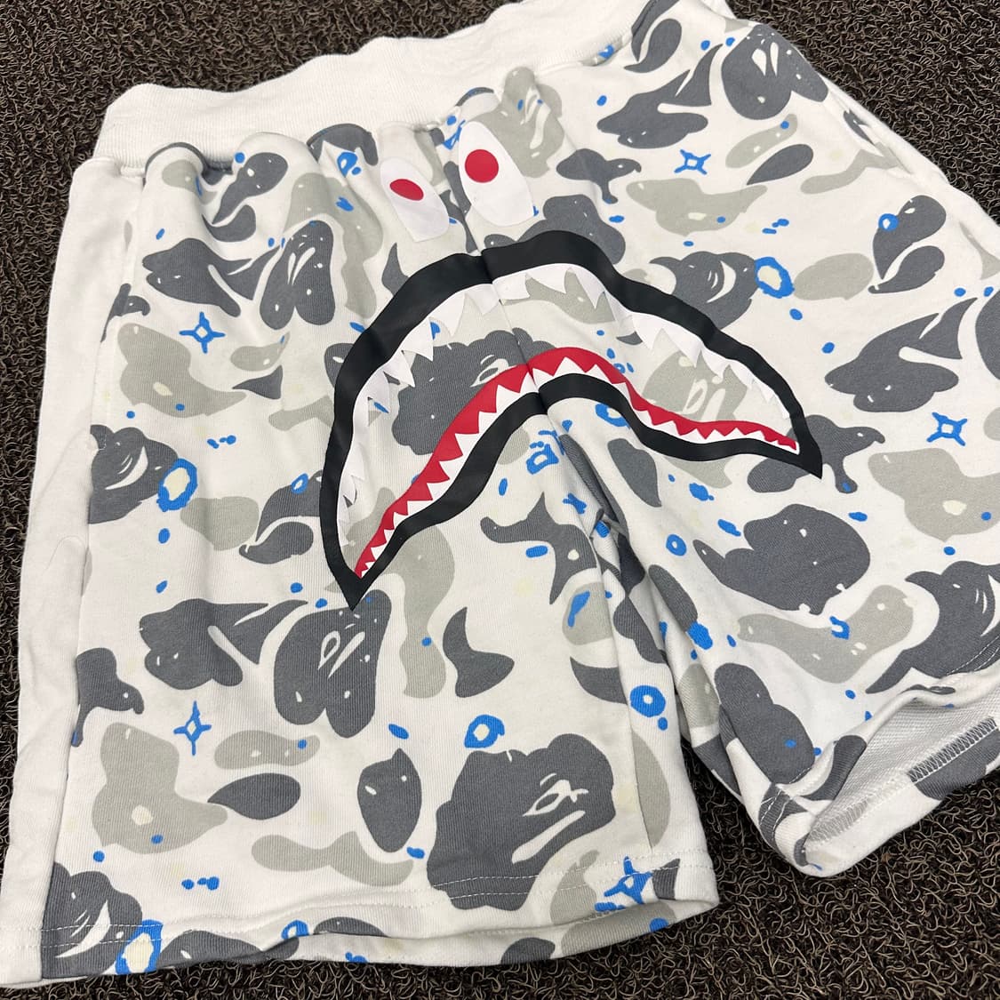 BAPE 베이프 샤크 카모 반바지 화이트 XL 상품이미지2