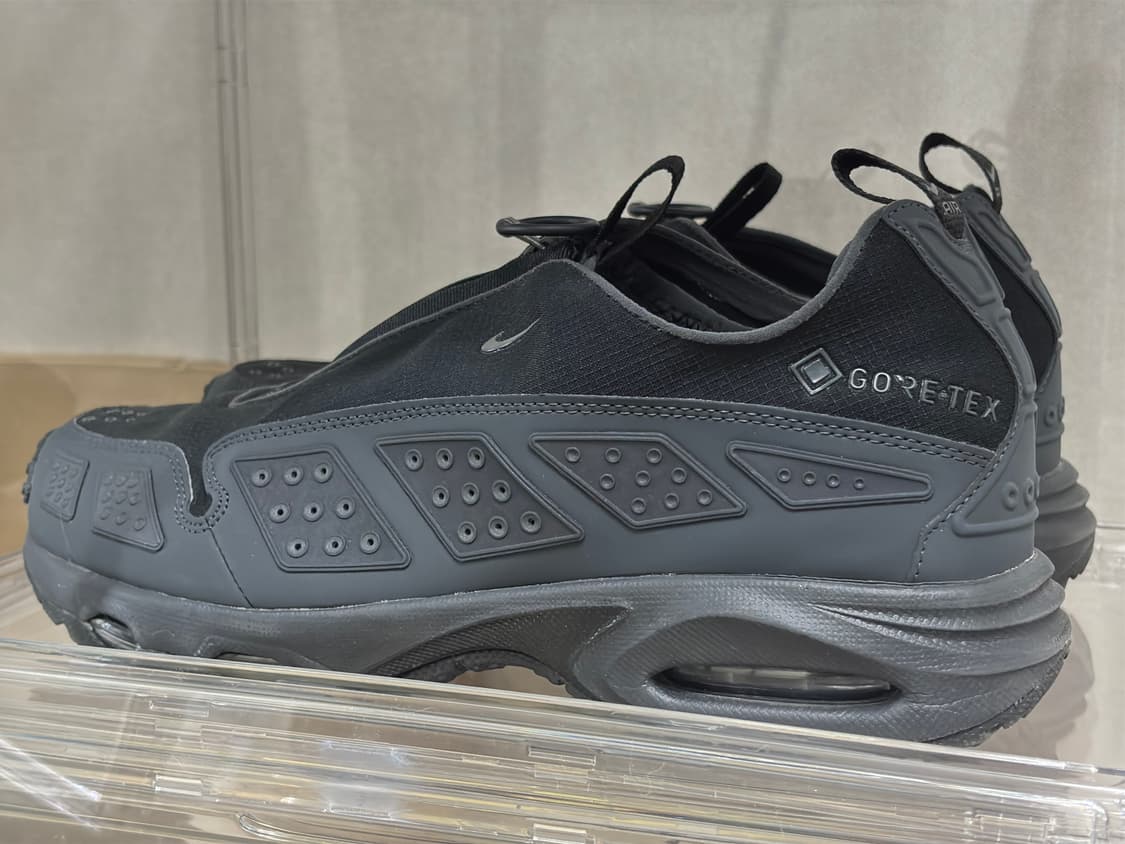 나이키 에어맥스 SNDR 고어텍스 블랙 앤 다크 스모크 그레이 상품이미지2