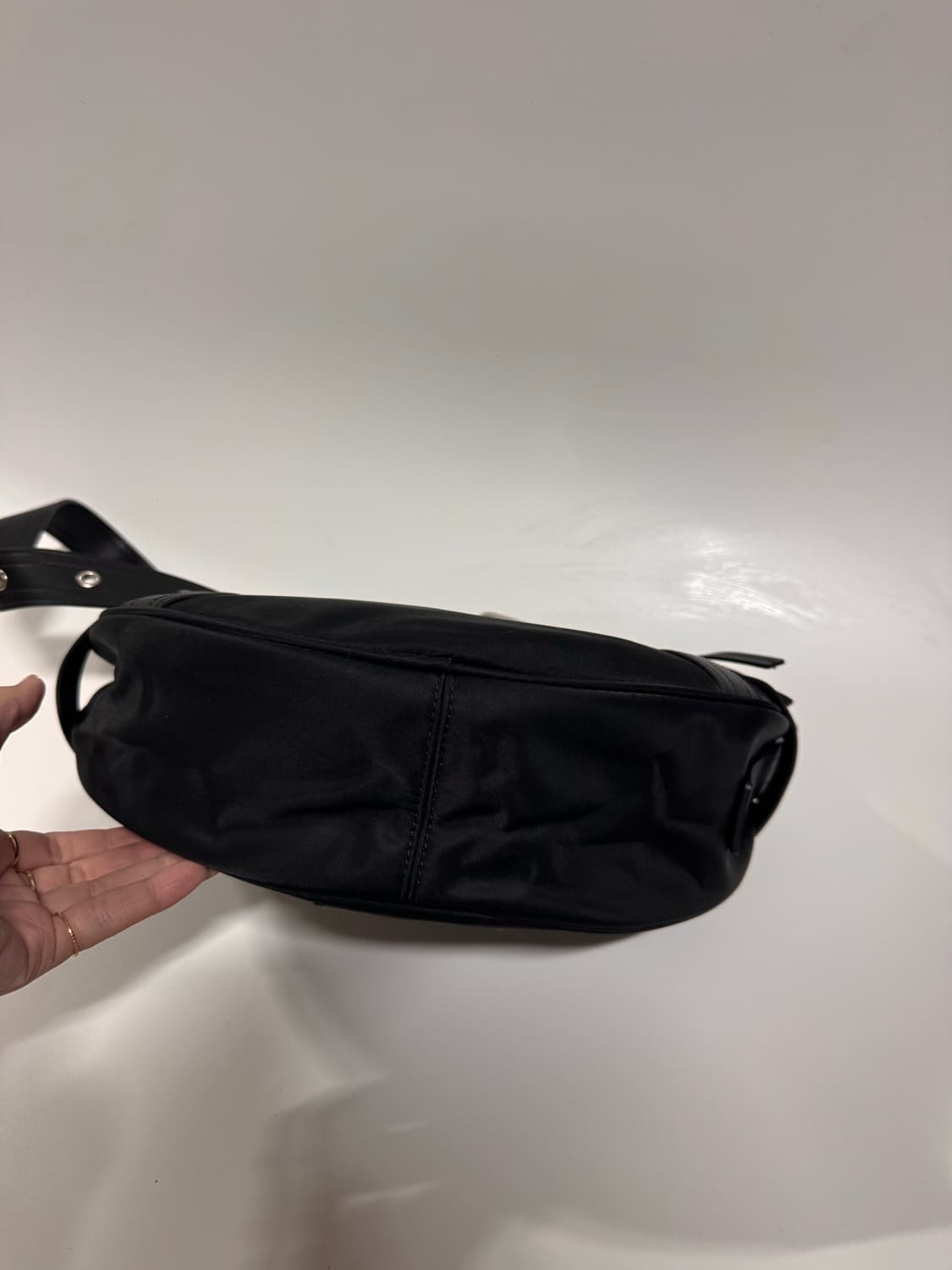 마뗑킴 블랙 라운드 숄더백 상품이미지3