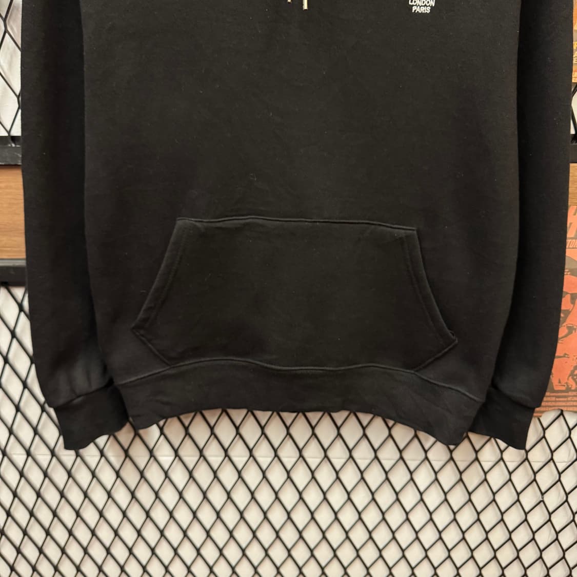 스투시 월드투어 기모 후드티 전면 레터링 로고 포인트 블랙 상품이미지4