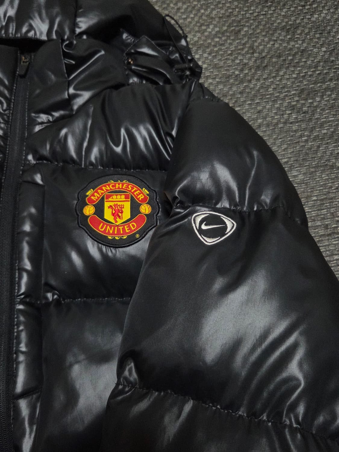 나이키 맨유 유광 패딩 상품이미지3