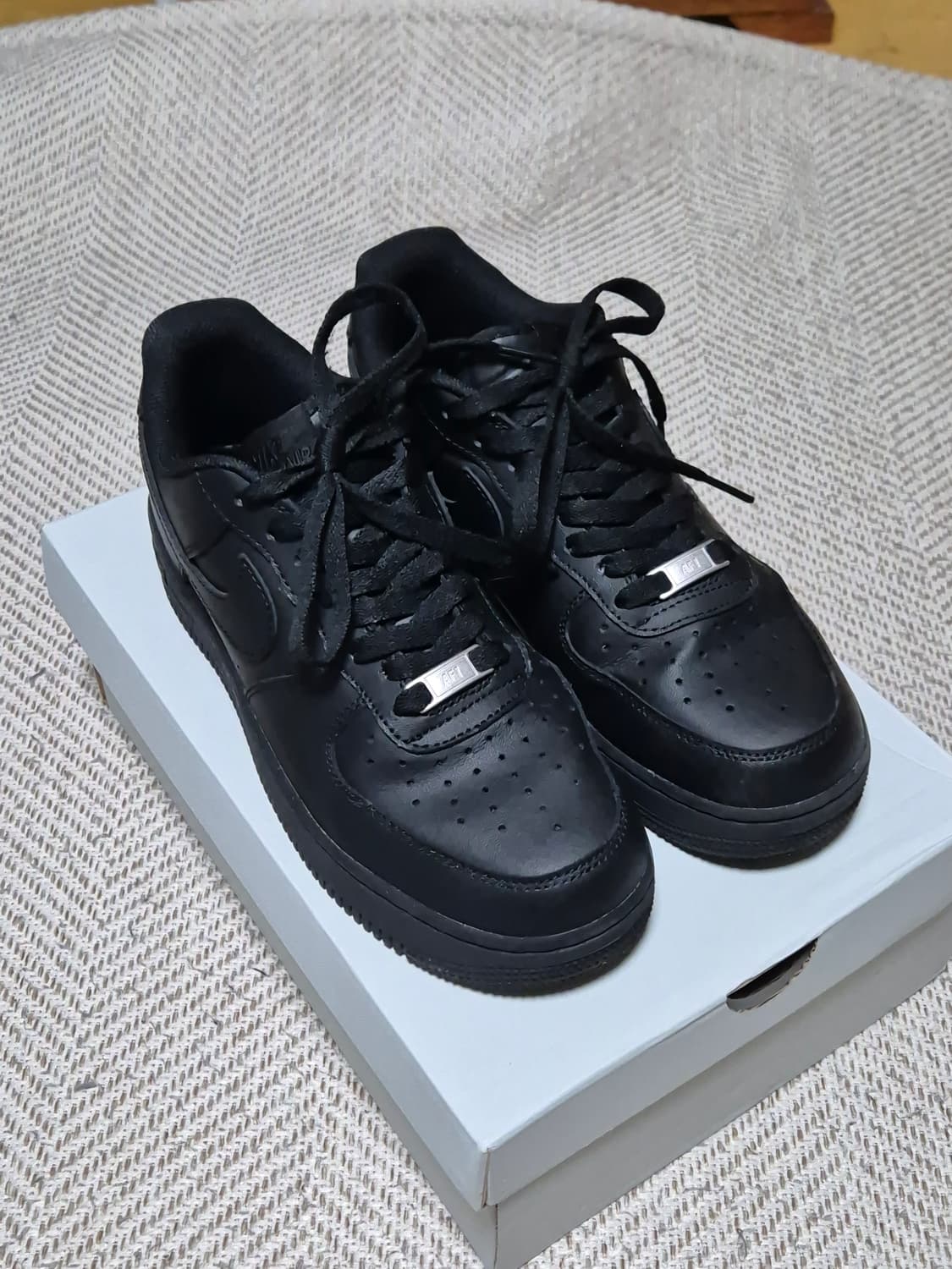 나이키 에어포스1 '07 올블랙 255mm 상품이미지1