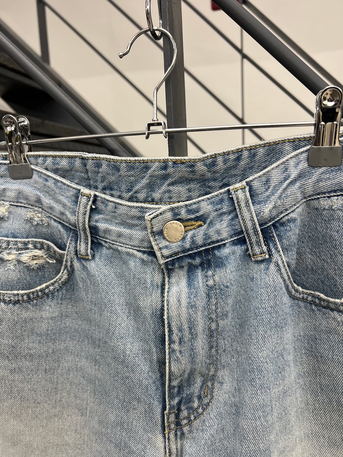 솔리드옴므 디스트레드 라이트 데님 팬츠 상품이미지3