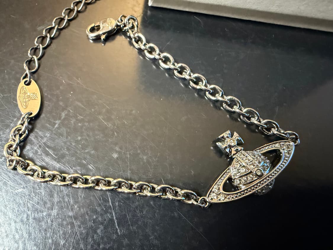 비비안웨스트우드 미니 바스 릴리프 ORB 팔찌 건메탈 상품이미지2