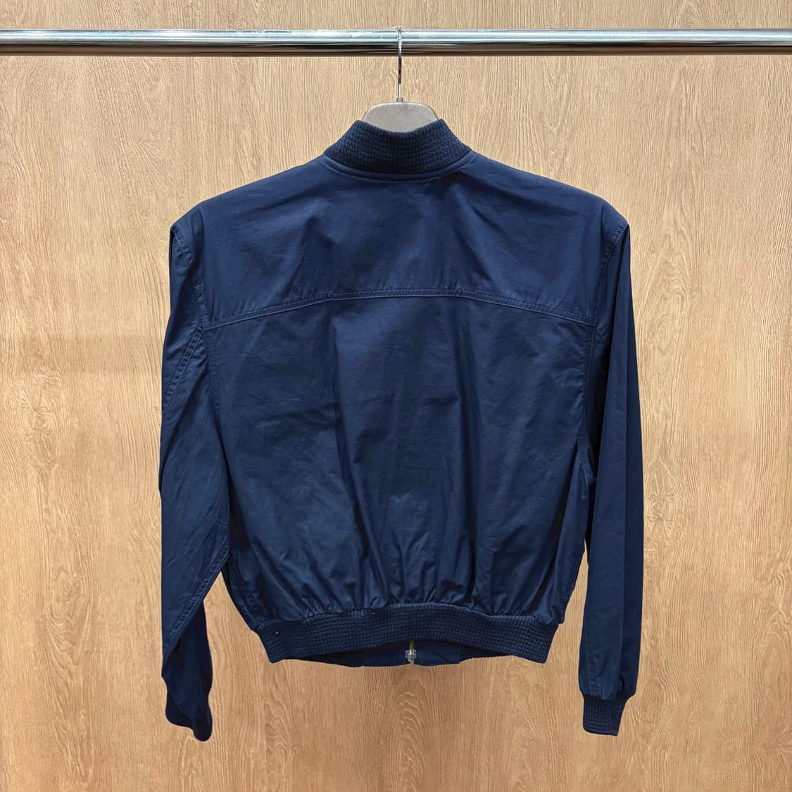 발렌티노 스포츠 코튼 봄버 자켓 로고 자수 그래픽 시보리 디테일 네이비 상품이미지3