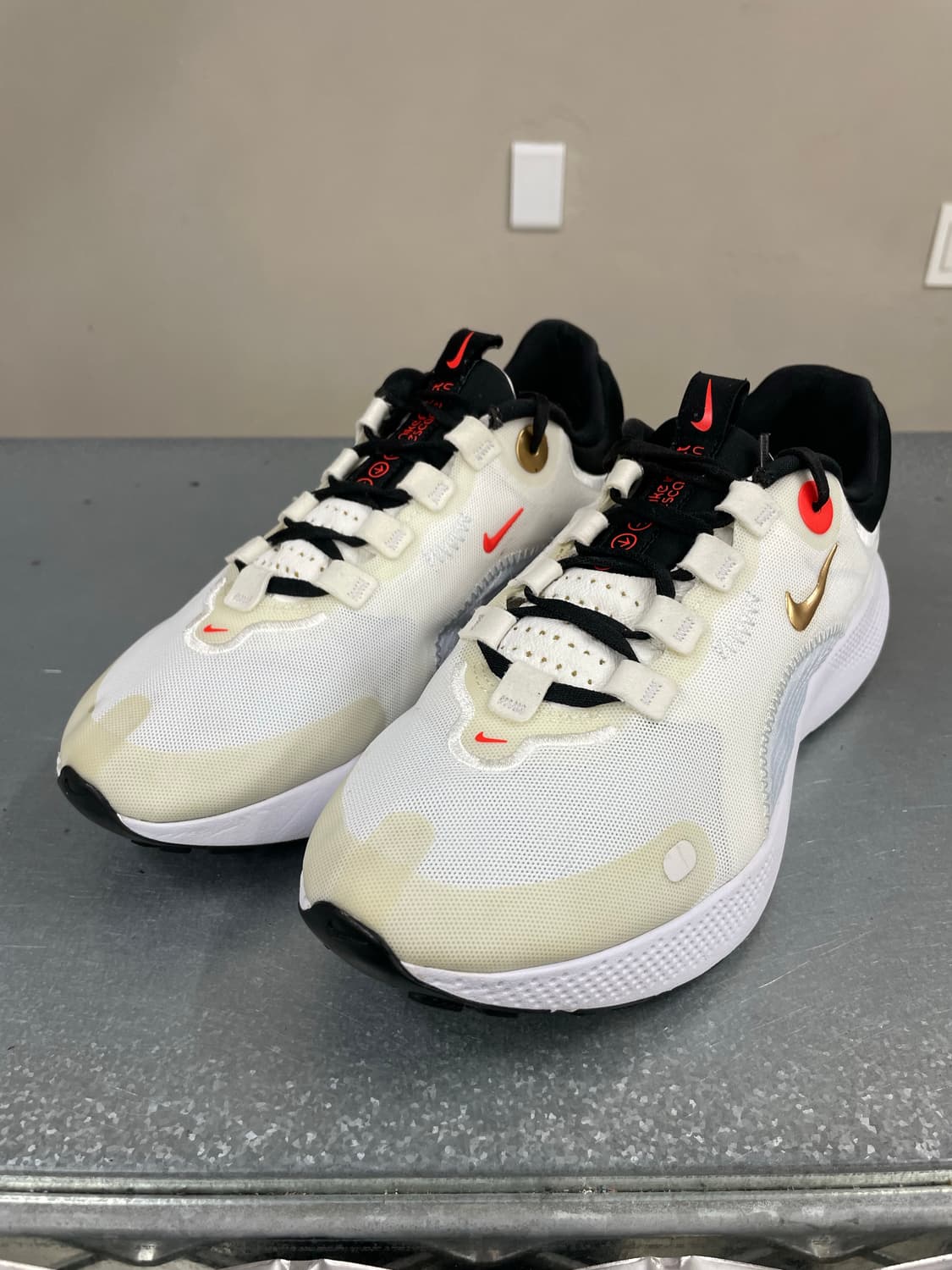 나이키 리액트 이스케이프 런 250 상품이미지2