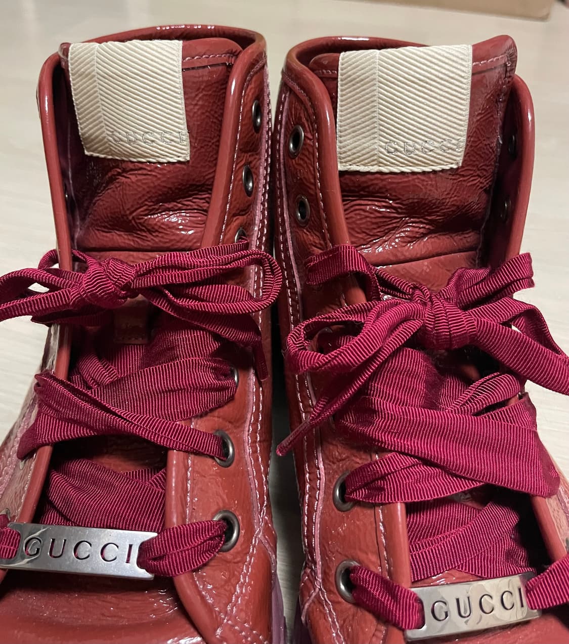 구찌(Gucci)의 페이턴트 레더 하이탑 스니커즈 상품이미지3