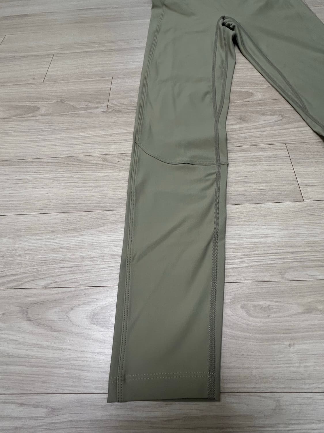 Nylora 카키 레깅스(미착용새상품)(S SIZE) 상품이미지3
