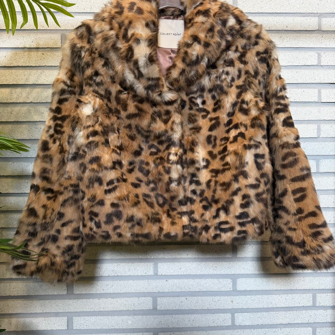 컬렉트포인트 레오파드 퍼 숏자켓 히든후크 숄칼라 디테일 상품이미지5