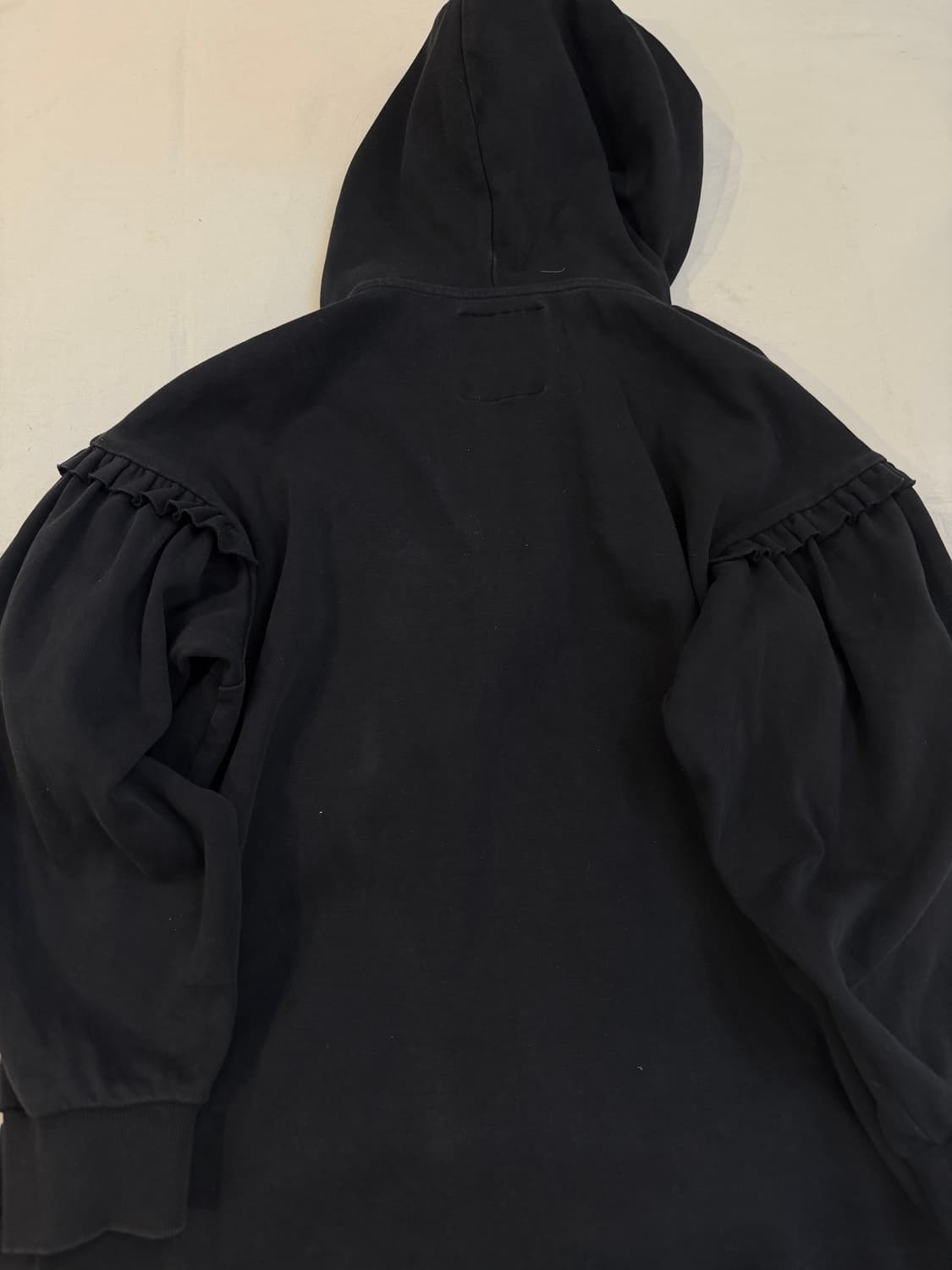 시몬로샤 X H&M 콜라보 프릴 러플 후드티 블랙 상품이미지3