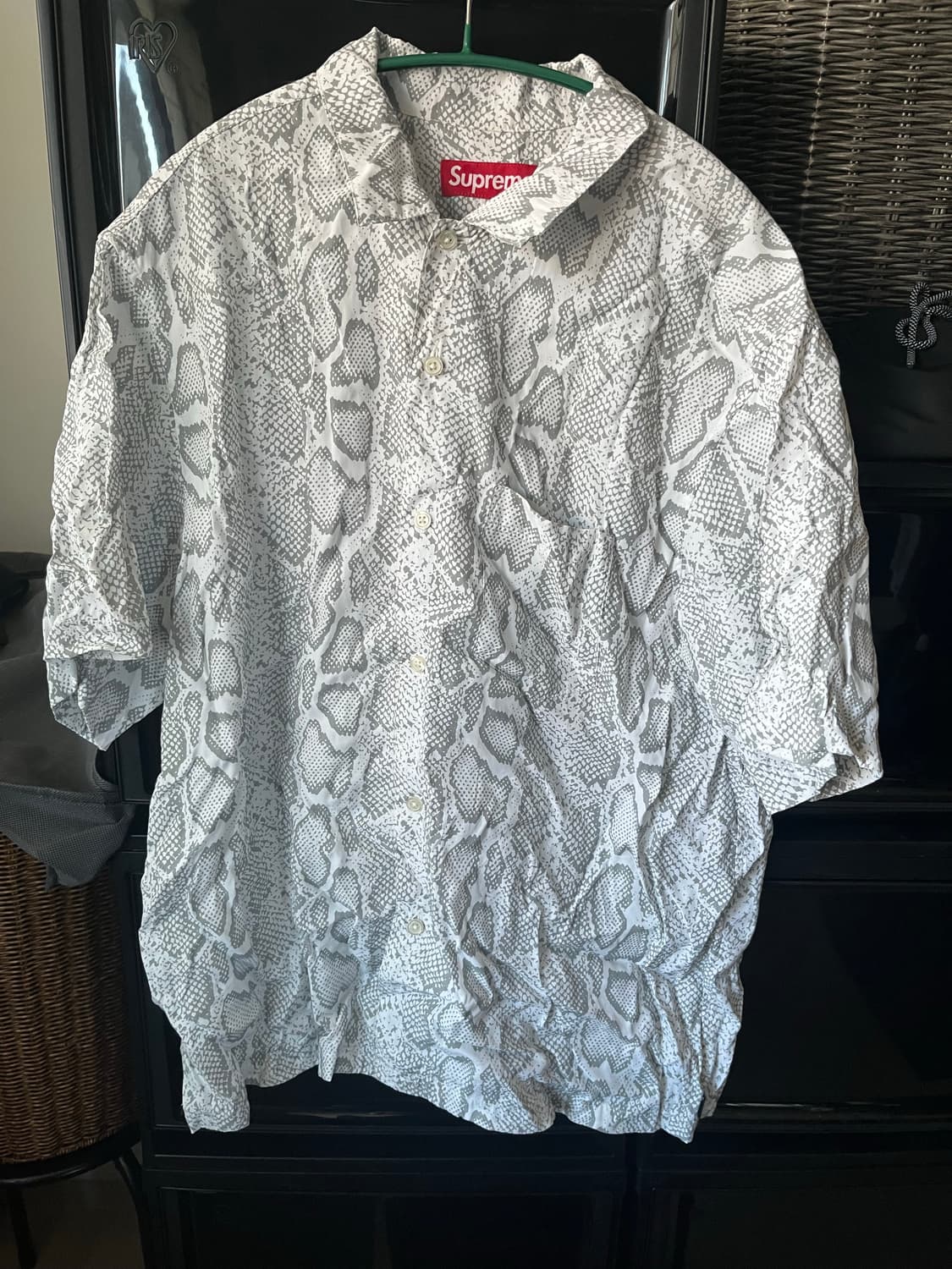 슈프림 24ss 스네이크 반팔 셔츠 판매합니다. 상품이미지2