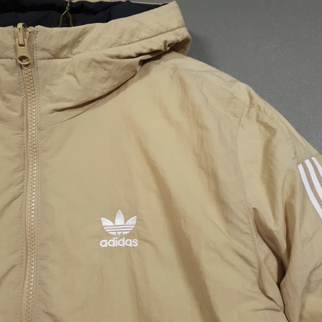 아디다스 유로파 파이어버드 리버서블 양면 락업 패딩 자켓 베이지 블랙 M 상품이미지4