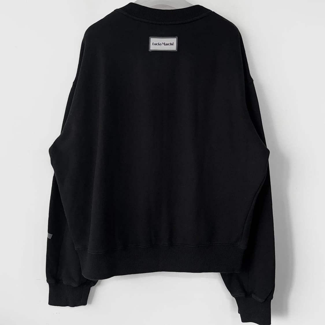 럭키마르쉐 엠블럼 스웨트셔츠 상품이미지5