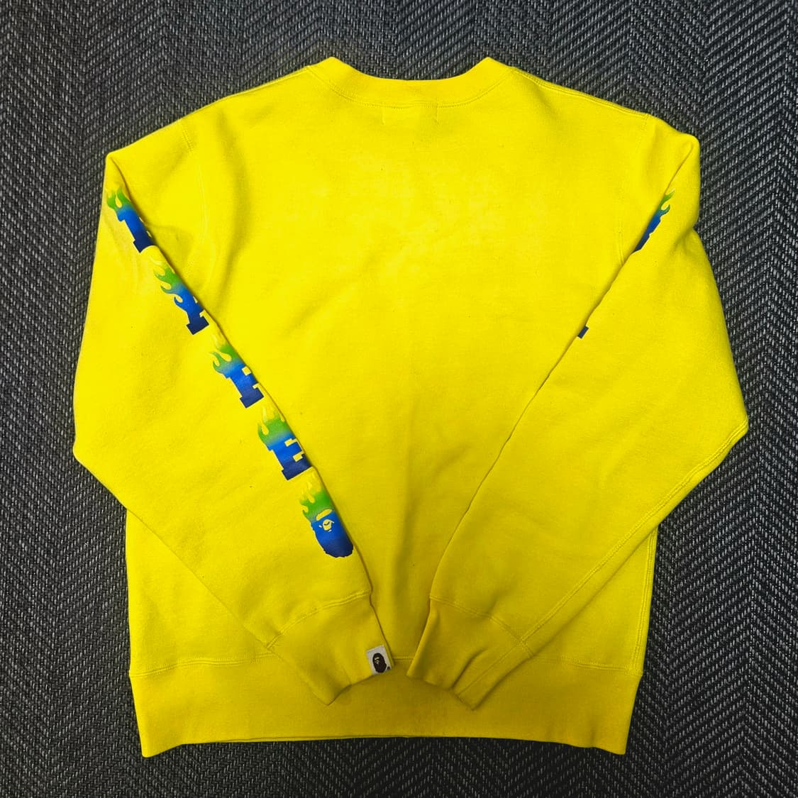 베이프 플레임 로고 맨투맨 L 상품이미지2