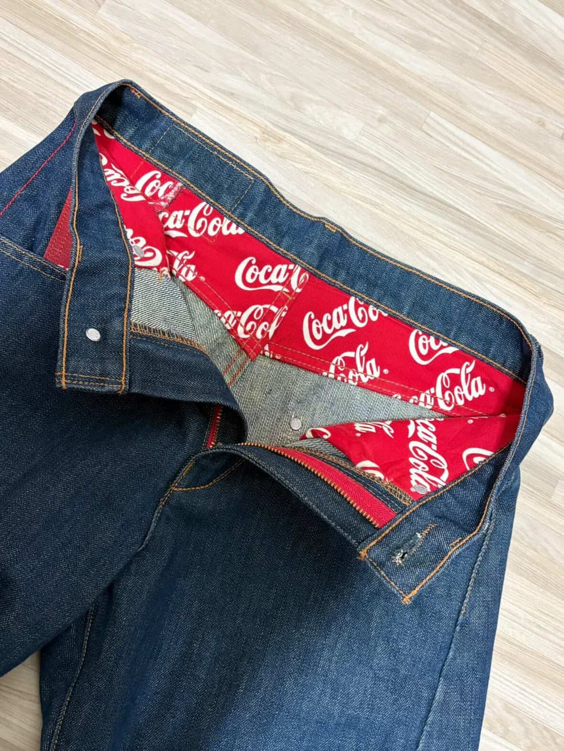 리바이스X코카콜라 레더포켓 3D 커브드진 인디고 데님팬츠 N395 상품이미지2