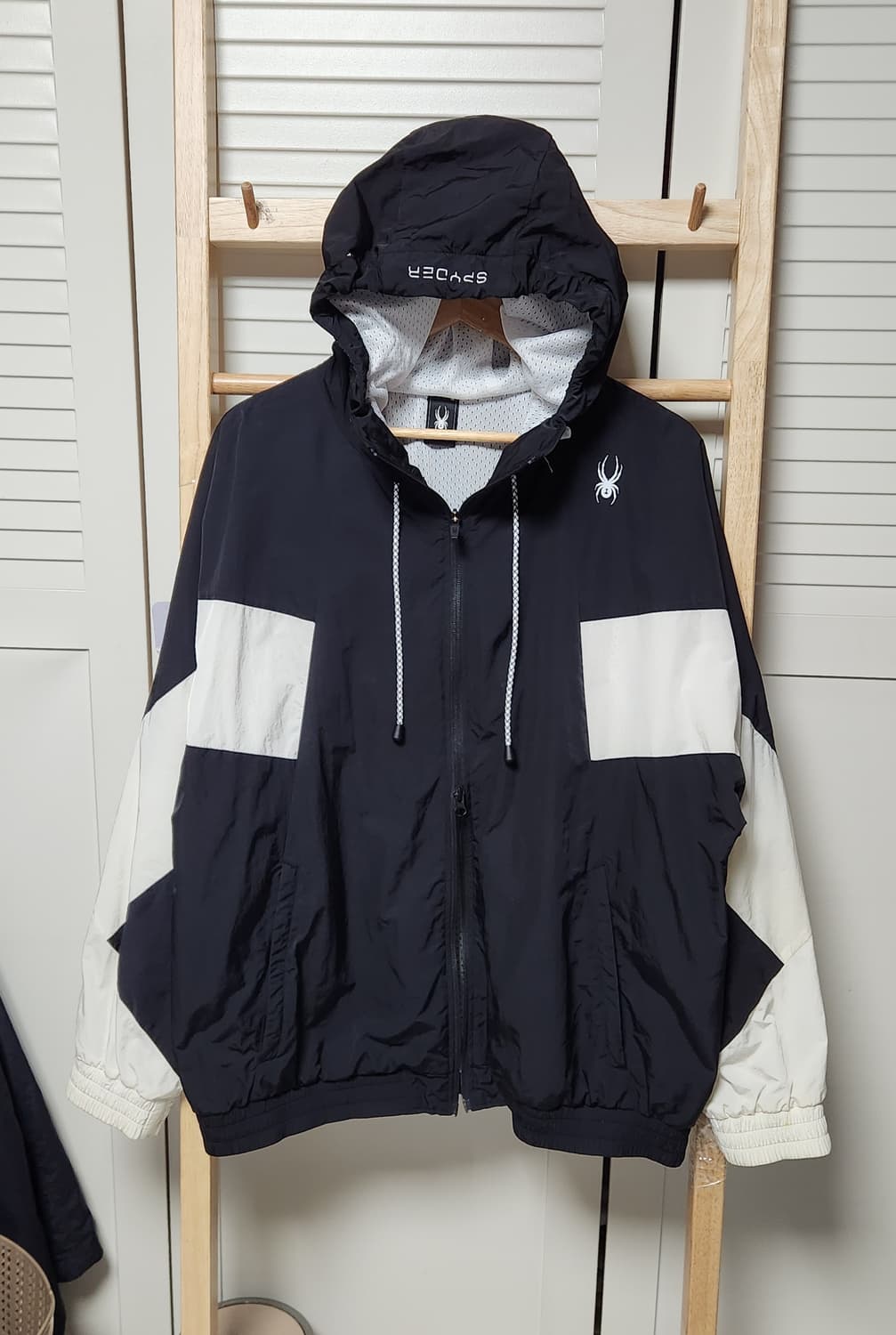 스파이더 검흰 바람막이 후드 자켓 상품이미지2