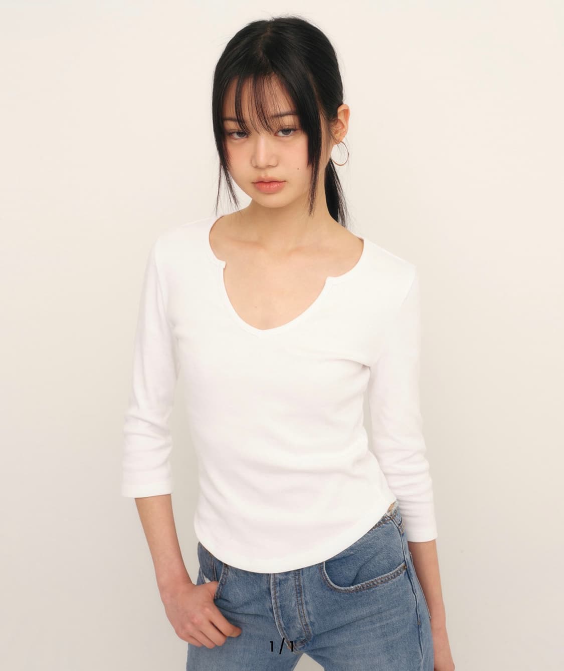 큐리티 curetty C 90s Line 슬릿 넥 티셔츠 화이트 상품이미지1