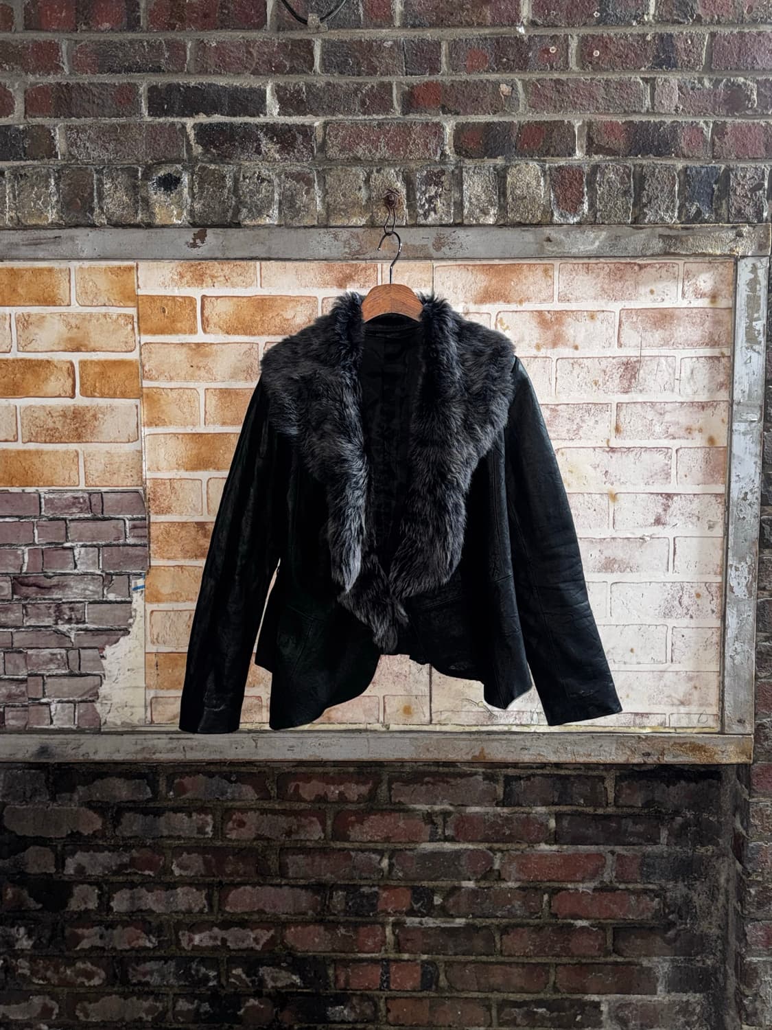 그레이 퍼 밑단 프릴 딱붙 레더자켓  상품이미지3