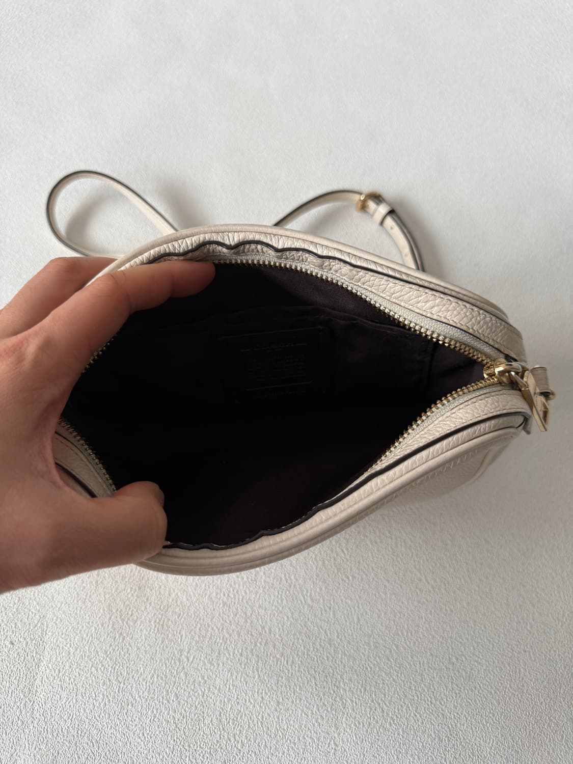 코치(COACH) 레더 체인 크로스백 상품이미지7