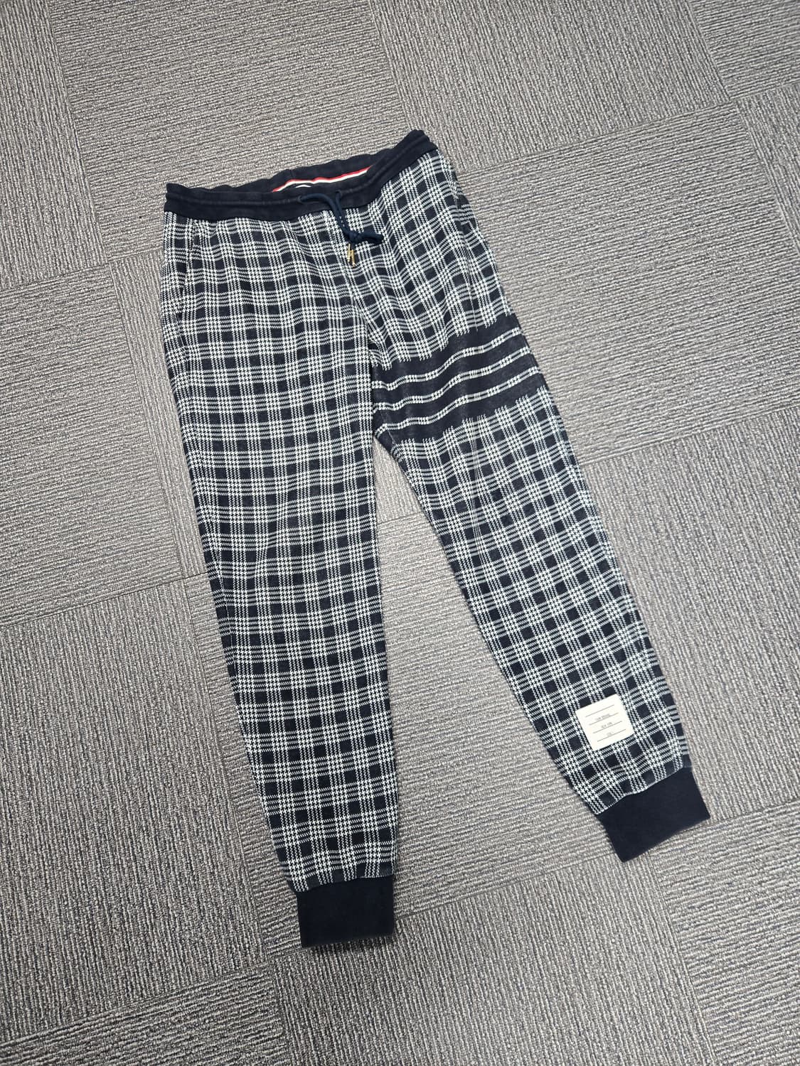 [정품][특가] 톰브라운 체크 조거팬츠 상품이미지1