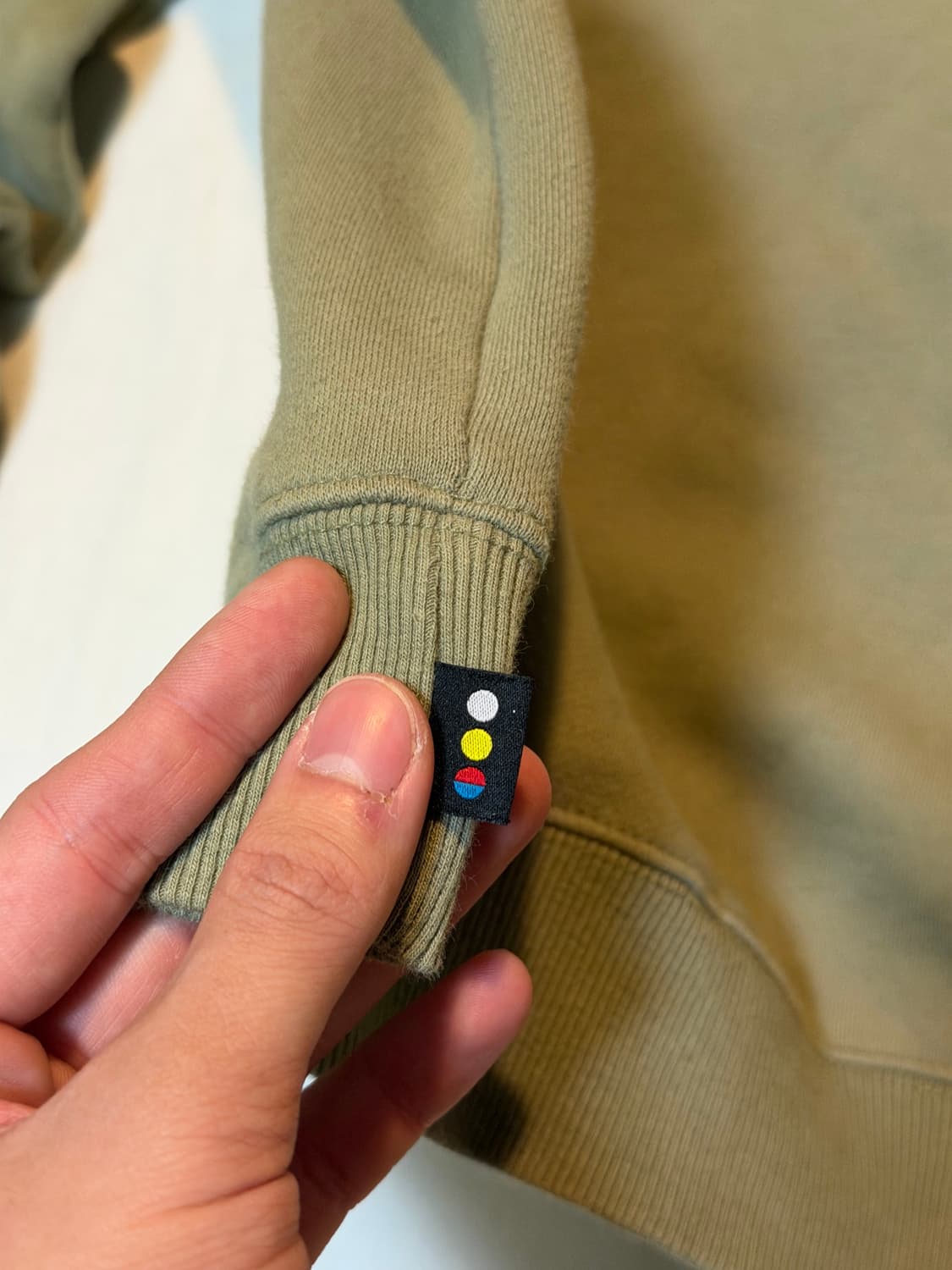 아이앱 스튜디오 맨투맨 스웻셔츠 올리브 그린 카키 상품이미지5