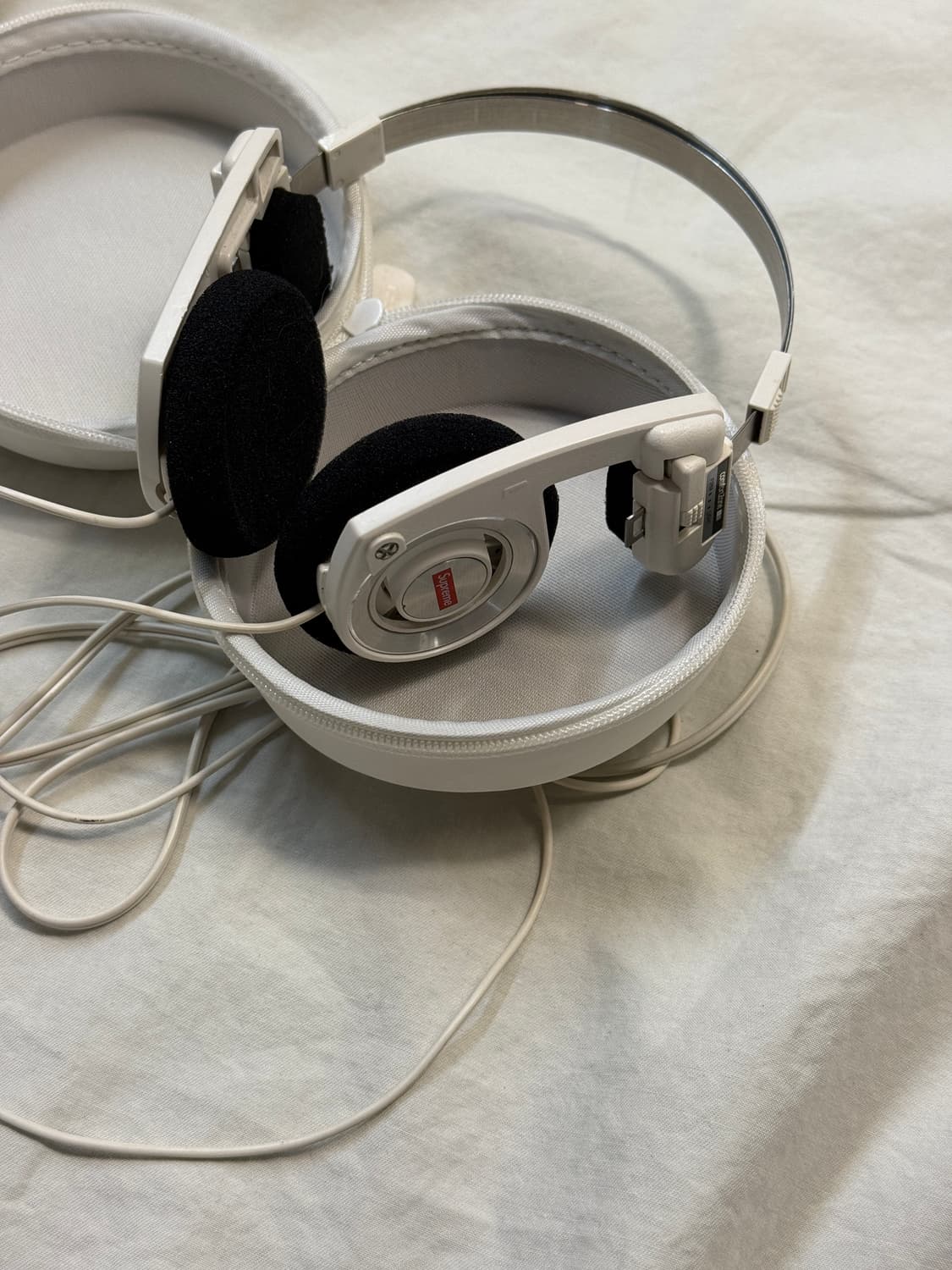 슈프림 코스 포타프로 헤드셋 화이트 상품이미지1