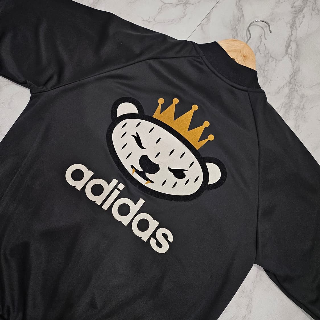 아디다스 니고베어 한정판 골드블랙 트랙탑
L 상품이미지3