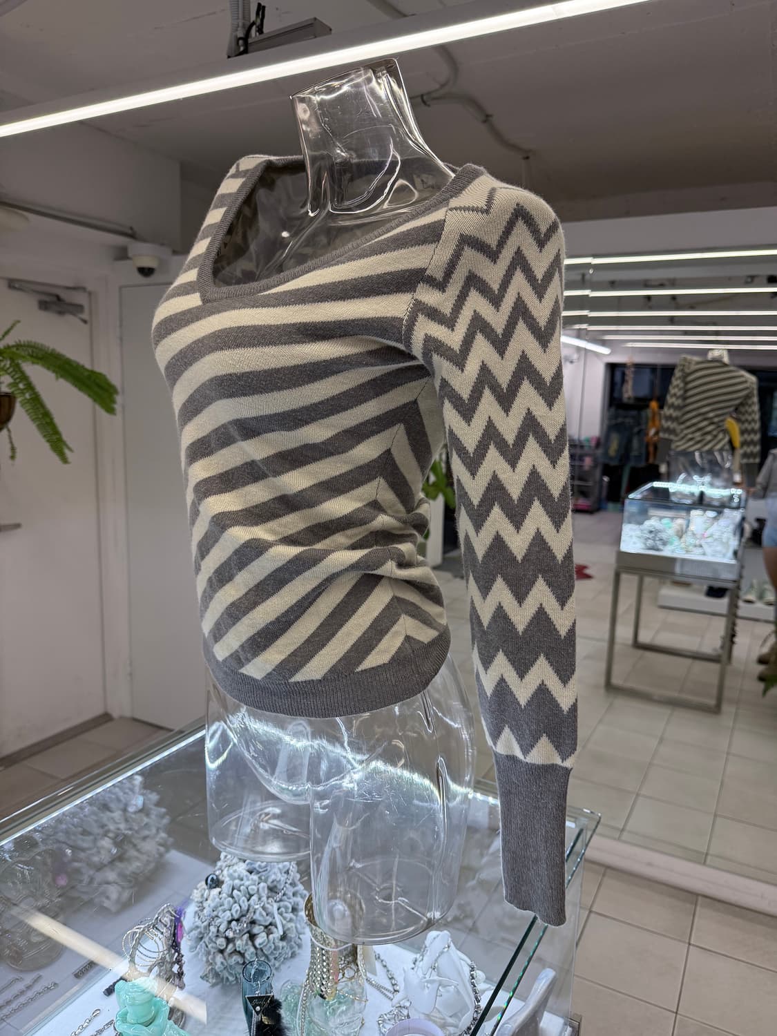 stripe v-neck sweater 상품이미지2