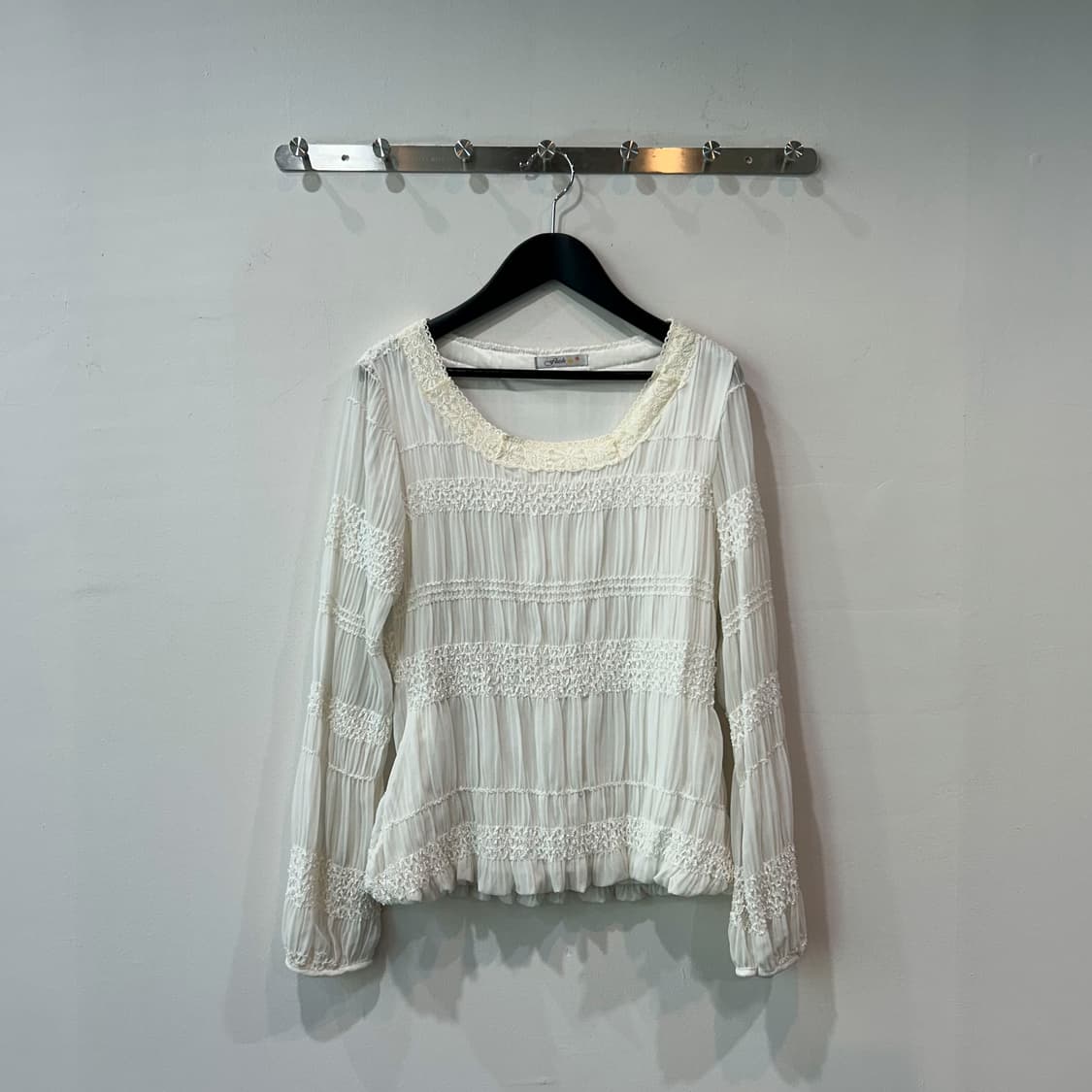 화이트 스팽글 셔링 블라우스 상품이미지3