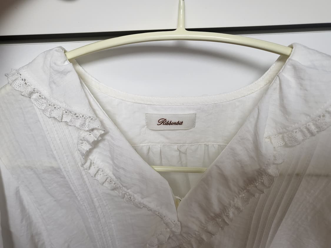 리본빛 로지 러플 블라우스 상품이미지3