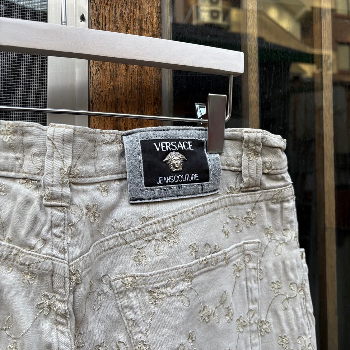 베르사체 진스 꾸뛰르 자카드 플라워 메두사 패치 팬츠 상품이미지7