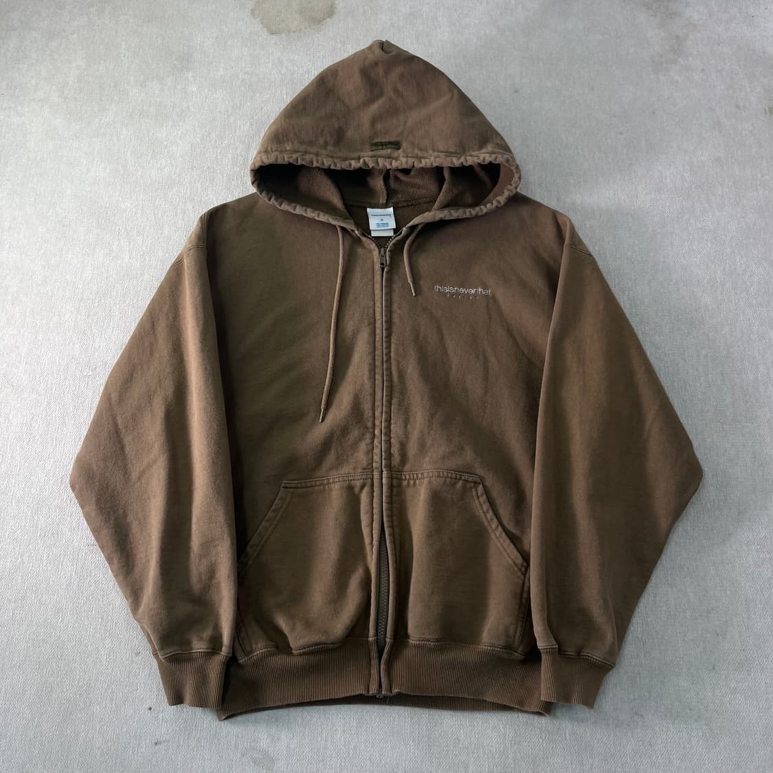 100 디스이즈네버댓 자수로고 후드집업 상품이미지1