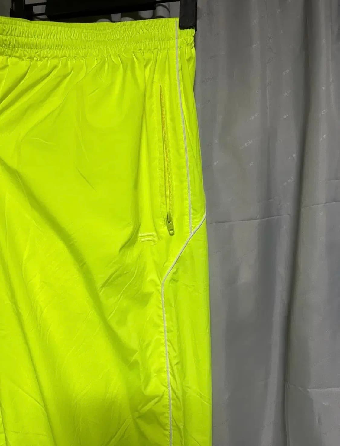 발렌시아가 스포츠 B로고 트랙팬츠 형광 상품이미지2