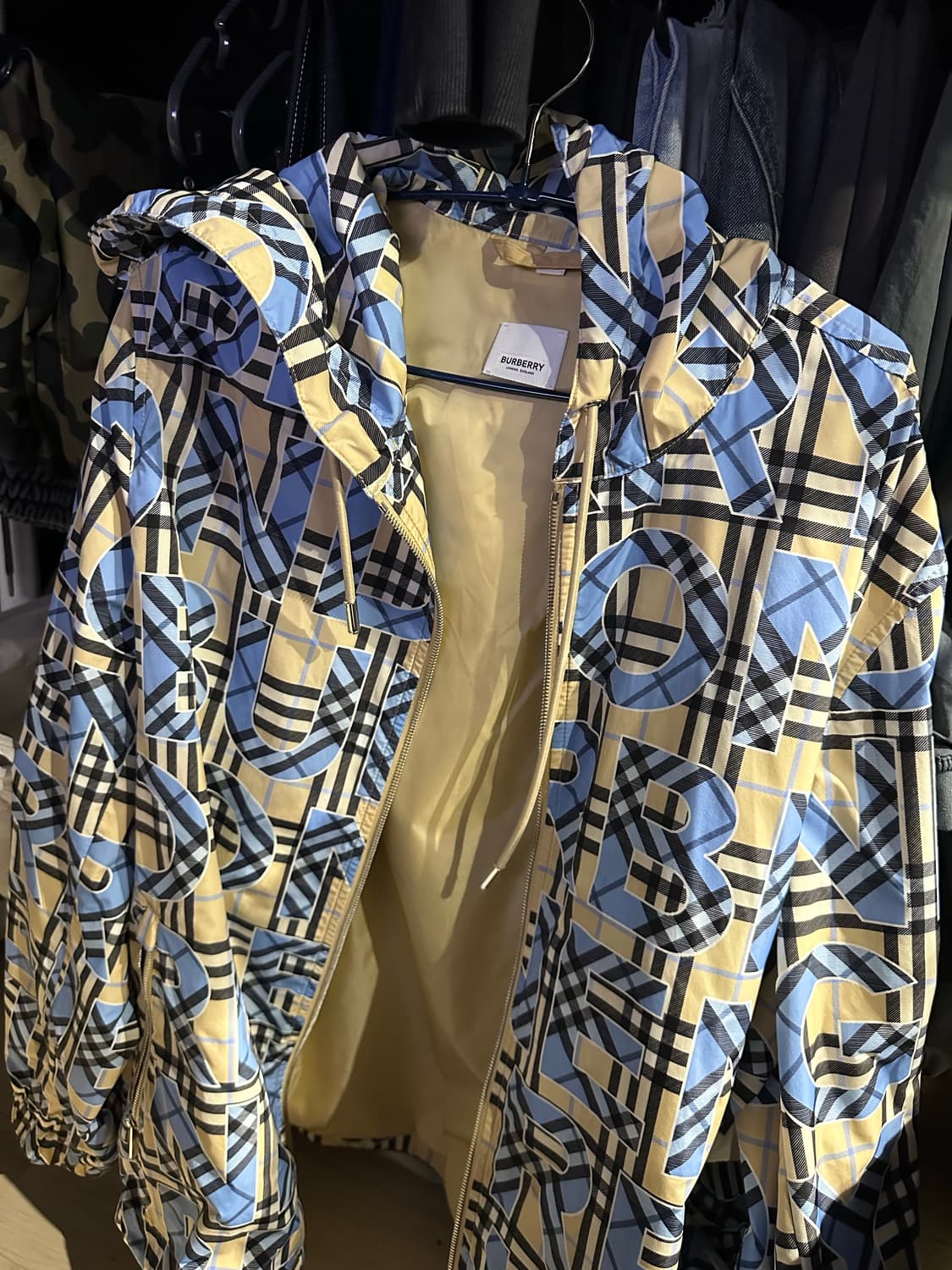 버버리 바람막이 상품이미지1