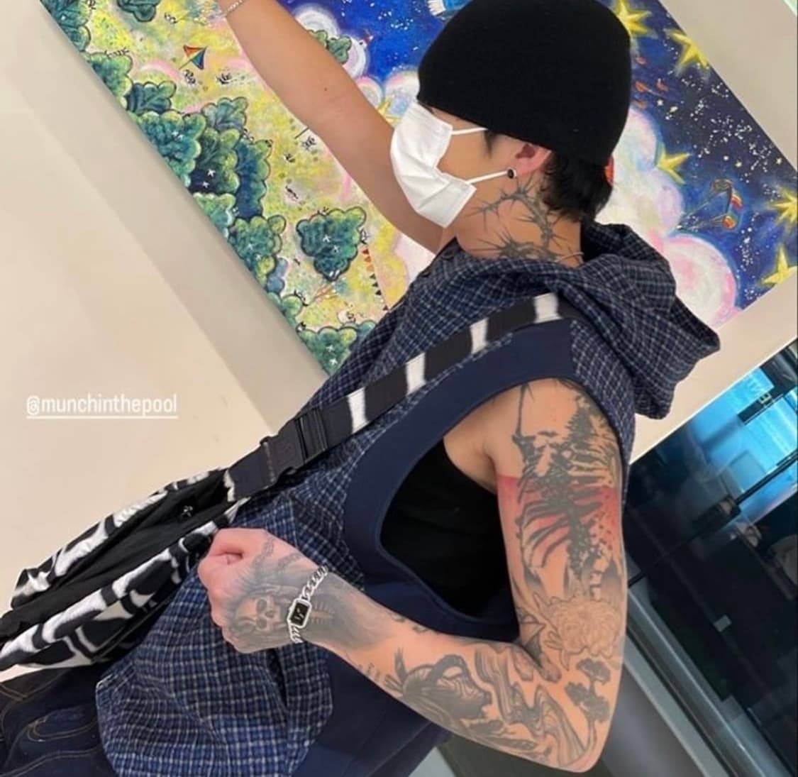 아마이유우츠 믹스드 후드 베스트 블루 우원재 상품이미지1