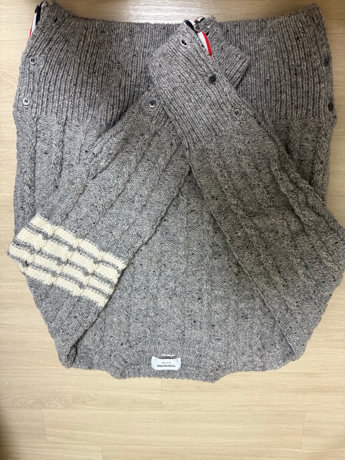 톰브라운 도네갈 트위스트 니트 상품이미지1