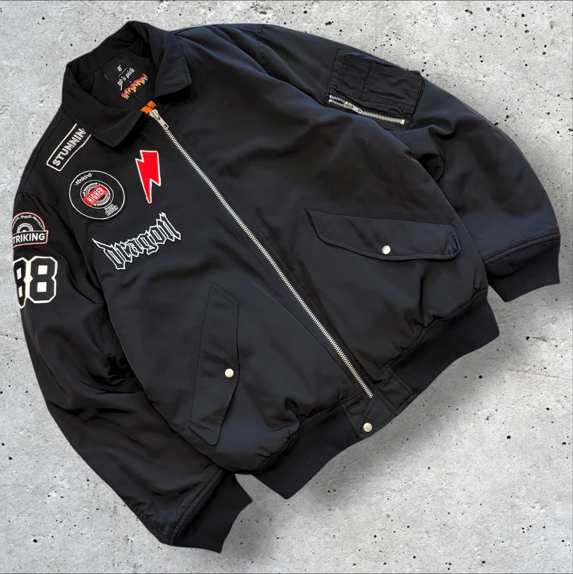 [L] 에잇세컨즈 지드래곤 블랙 패치 봄버 자켓 B278 상품이미지1