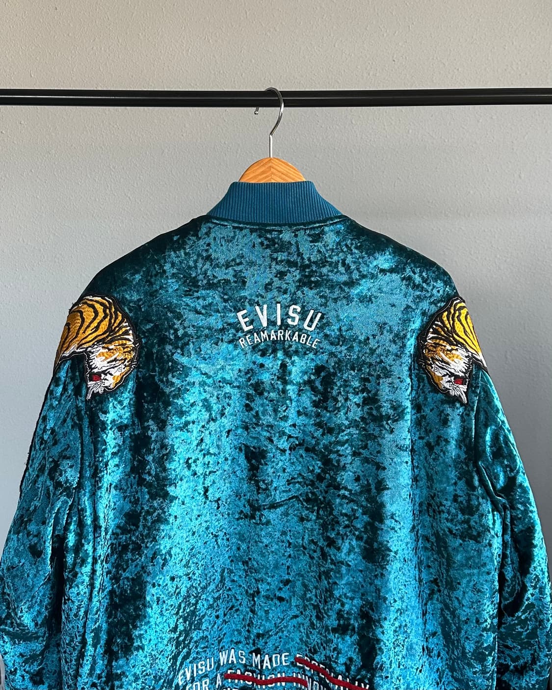 [2XL]에비수 Evisu 타이거 벨루어 벨벳 블루종 점퍼 상품이미지7