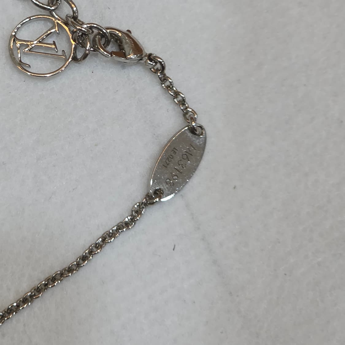 루이비통 에센셜 v 은장 팔찌 상품이미지8