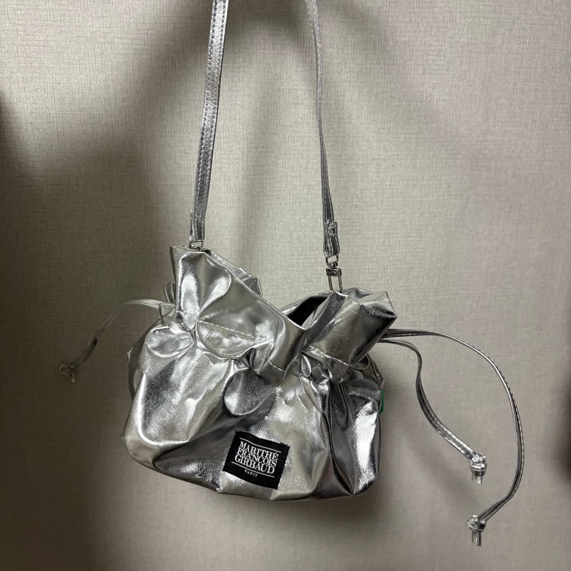 마리떼 이니스프리 콜라보 은색 복조리 가방 상품이미지1