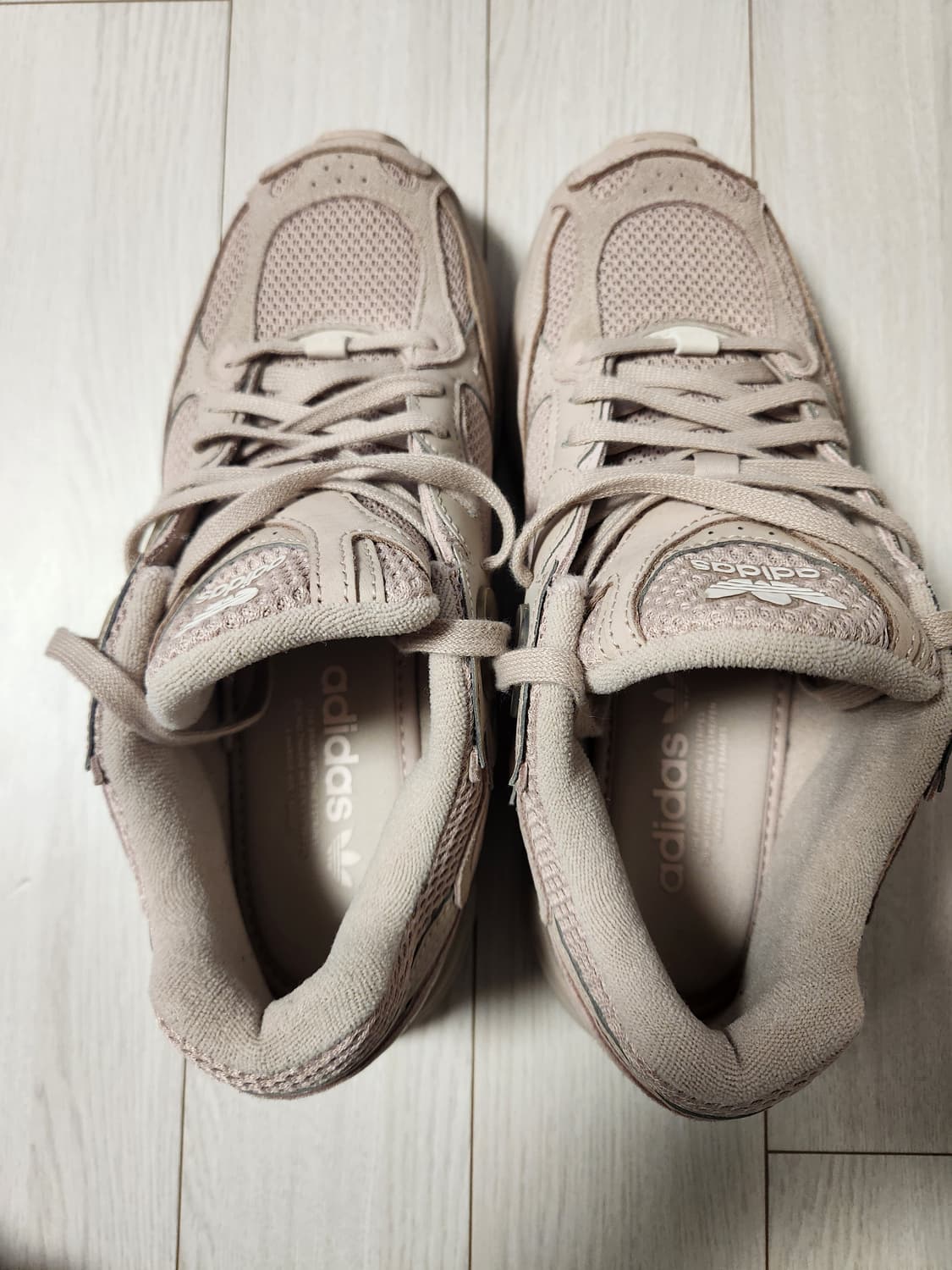 새상품급)아디다스 오리지널 아스티어 운동화(FZ6506) 사이즈255

 상품이미지5