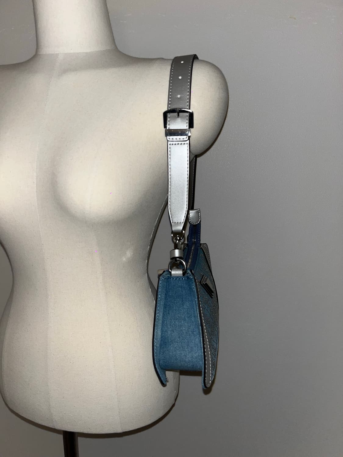 Guess Cubic Shoulder Bag 상품이미지4