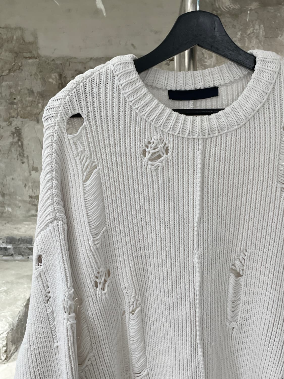 준지 23S/S 화이트 디스트로이드 크루넥 스웨터 상품이미지2