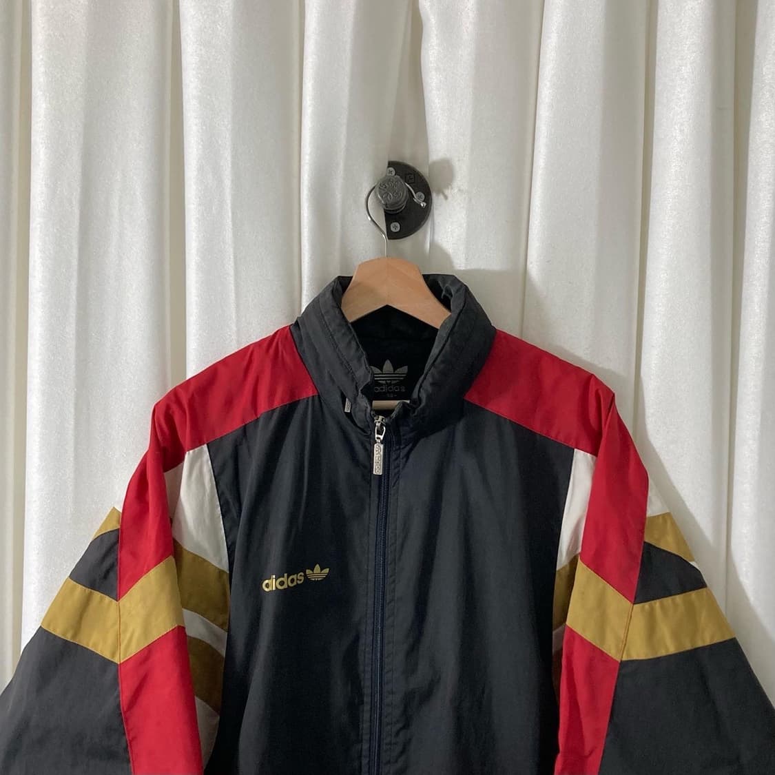 아디다스 멀티컬러 포인트 배색 윈드브레이커 상품이미지2