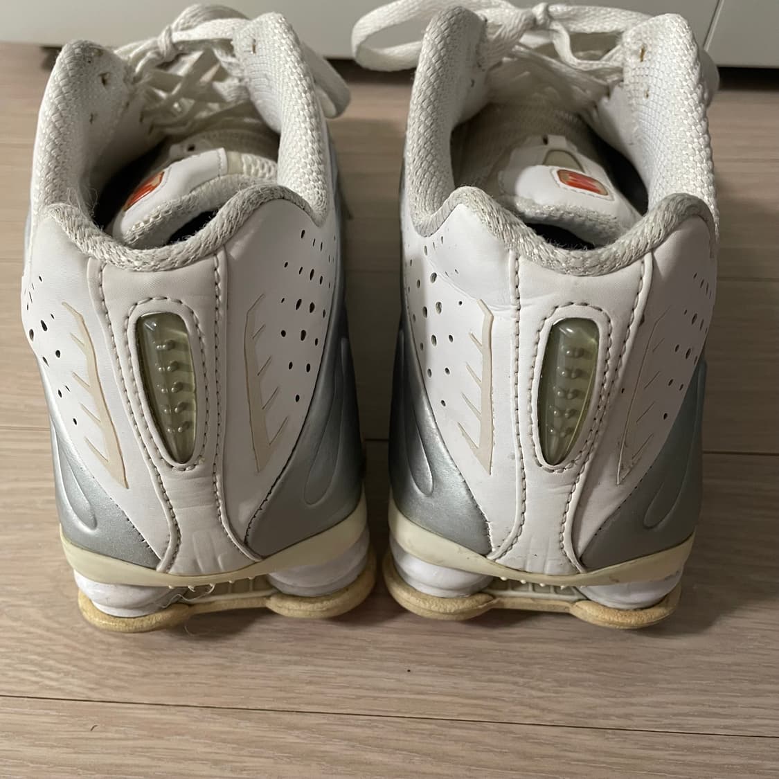 나이키 샥스 R4 화이트 메탈릭 실버 265 상품이미지5