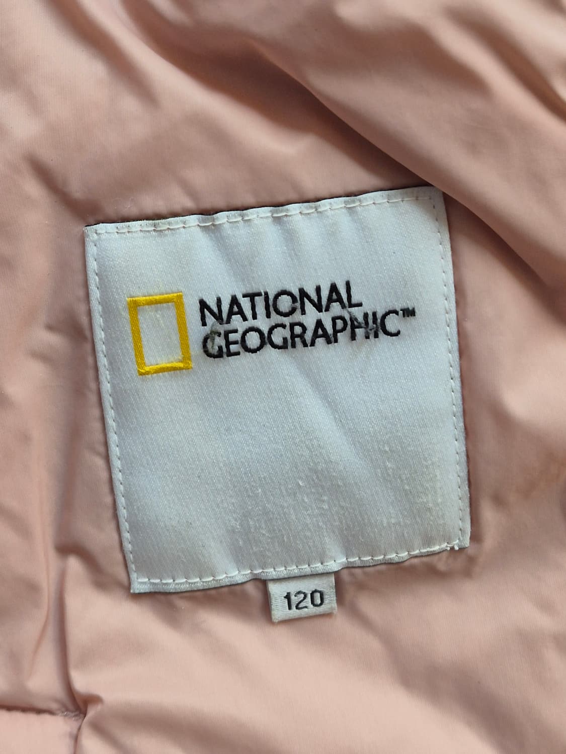 내셔널지오그래픽 키즈 핑크 경량 패딩 120사이즈입니다. 얇고 가벼워서  상품이미지4