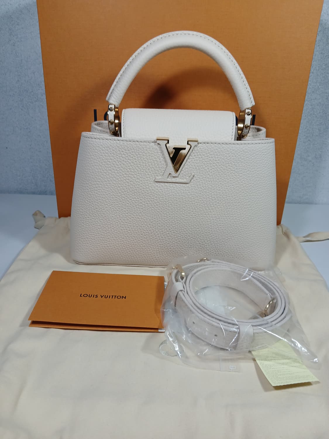 루이비통 카퓌신BB 토트백 쿼르츠 M25087 상품이미지1