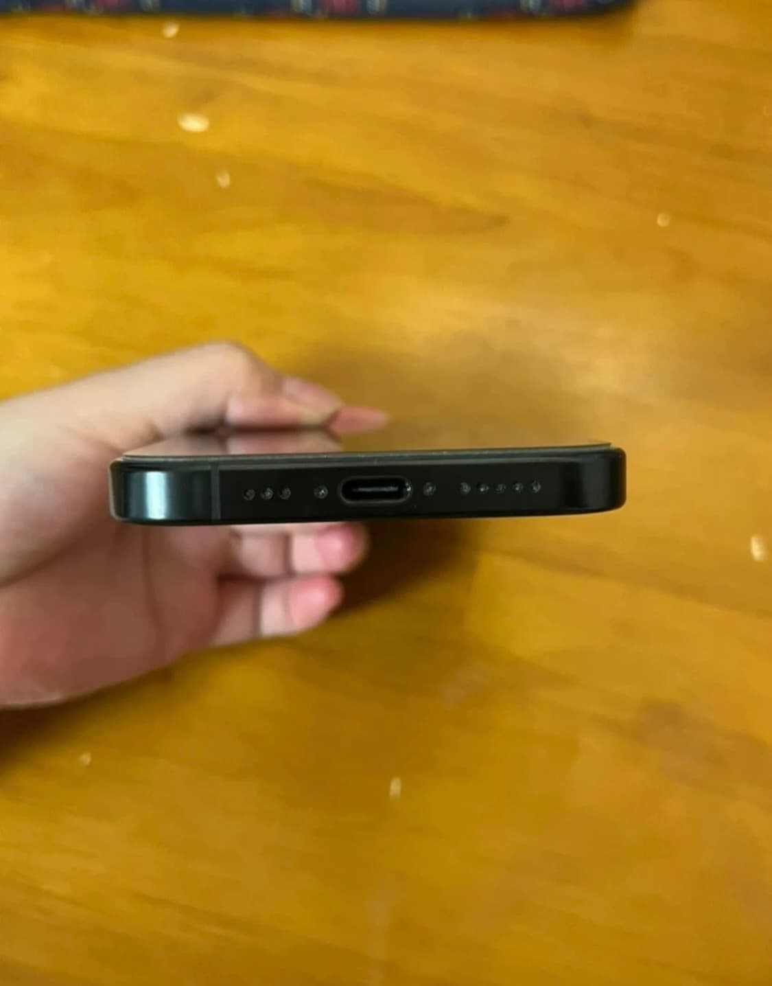 아이폰 16pro 블랙 티타늄 256GB 상품이미지5